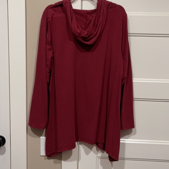 Denim & Co. Long SleeveTop w/hood Sz 2X V-neck w/Trapeze Hem deep red/wine - Picture 4 of 6
